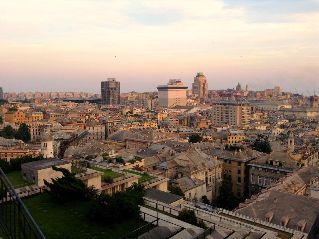 Appartamento In Centro Zona Fiera,Davanti Al Galliera เจนัว ภายนอก รูปภาพ