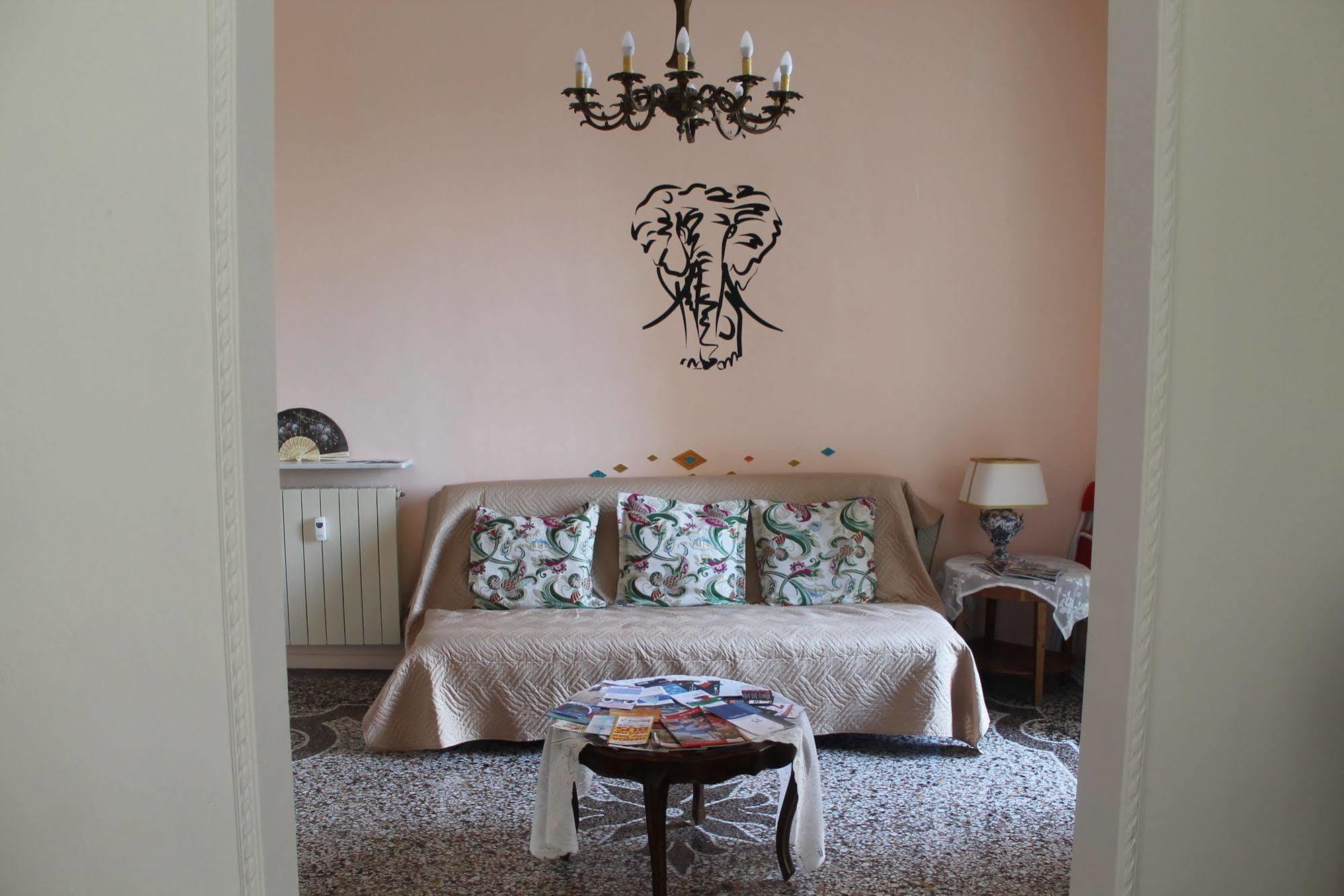 Appartamento In Centro Zona Fiera,Davanti Al Galliera เจนัว ภายนอก รูปภาพ